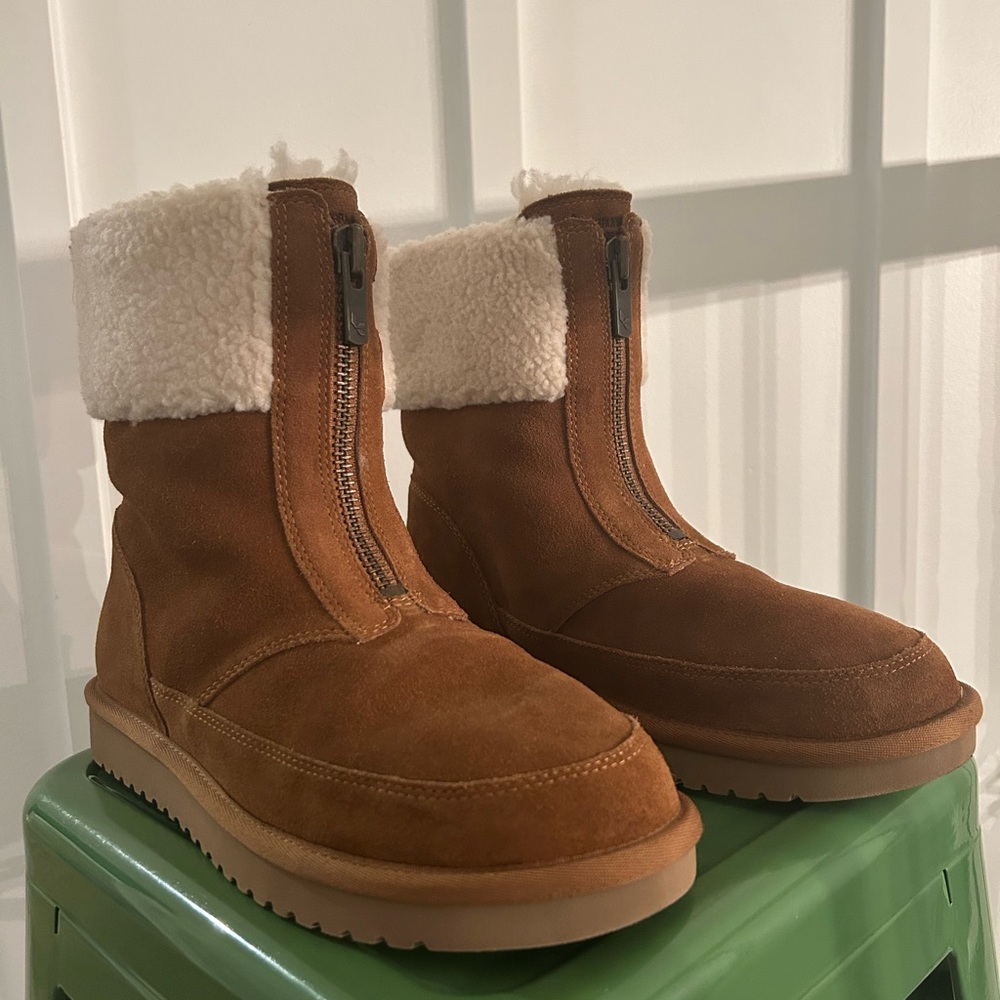 Koolaburra by Ugg Cozy Brown Suede Boots with Shearling